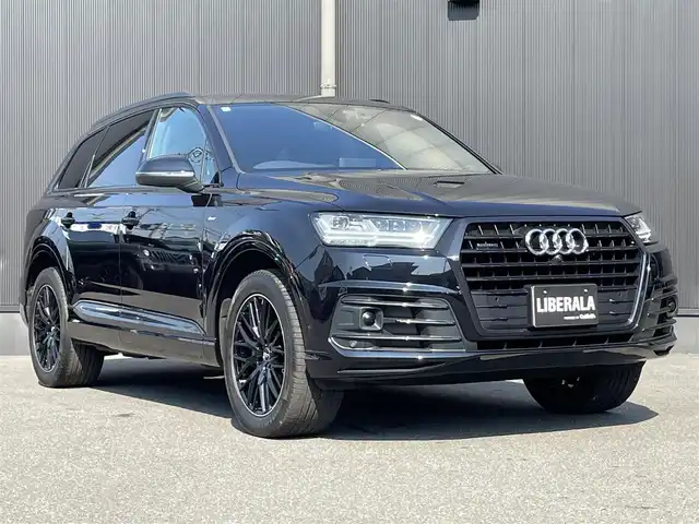 アウディ Ｑ７ ブラックスタイリング 香川県 2019(令1)年 3.2万km ディープブラックパールエフェクト ナビ/360度カメラ/バーチャルコクピット/BOSEサウンド/20インチAW/本革/パワーシート/シートヒーター/電動格納サードシート/3列シート