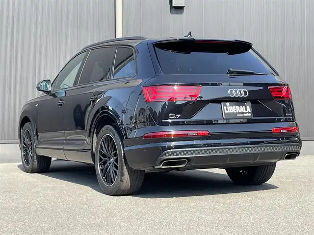 アウディ Ｑ７ ブラックスタイリング 香川県 2019(令1)年 3.2万km ディープブラックパールエフェクト ナビ/360度カメラ/バーチャルコクピット/BOSEサウンド/20インチAW/本革/パワーシート/シートヒーター/電動格納サードシート/3列シート