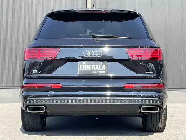 アウディ Ｑ７ ブラックスタイリング 香川県 2019(令1)年 3.2万km ディープブラックパールエフェクト ナビ/360度カメラ/バーチャルコクピット/BOSEサウンド/20インチAW/本革/パワーシート/シートヒーター/電動格納サードシート/3列シート