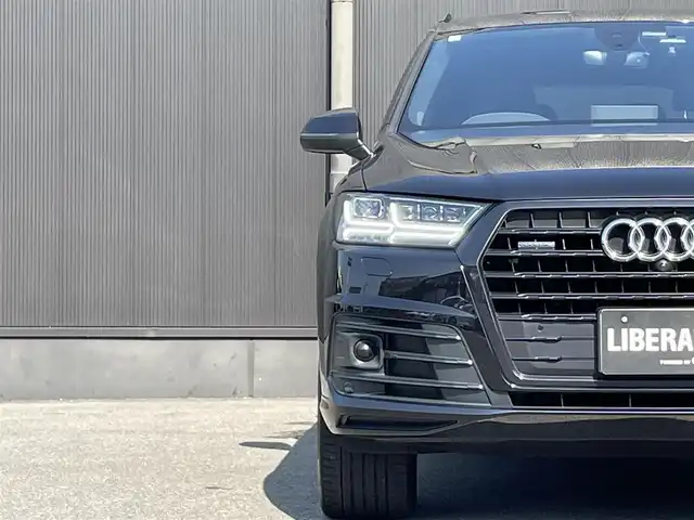 アウディ Ｑ７ ブラックスタイリング 香川県 2019(令1)年 3.2万km ディープブラックパールエフェクト ナビ/360度カメラ/バーチャルコクピット/BOSEサウンド/20インチAW/本革/パワーシート/シートヒーター/電動格納サードシート/3列シート