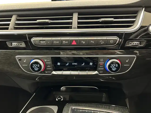 アウディ Ｑ７ ブラックスタイリング 岡山県 2019(令1)年 3.2万km ディープブラックパールエフェクト 125台限定車/特別装備/ブラックスタイリングパッケージ/10Yスポークグロスブラック9J×20AW/ブラックルーフレール/アッパーデコラティブパネル/ローワーデコティブパネル/ブラックヘッドライニング/Bose3Dサウンドシステム/フロアマットコンフォート/マトリクスLEDヘッドライト/S lineエクステリア/プライバシーガラス/アダプティブエアサスペンション/オールホイールステアリング/三列目シート/バーチャルコックピット/4ゾーンデラックスオートマチックエアコンディショナー/アウディサイドアシスト/アウディプレセンスリヤ/MMIナビゲーション