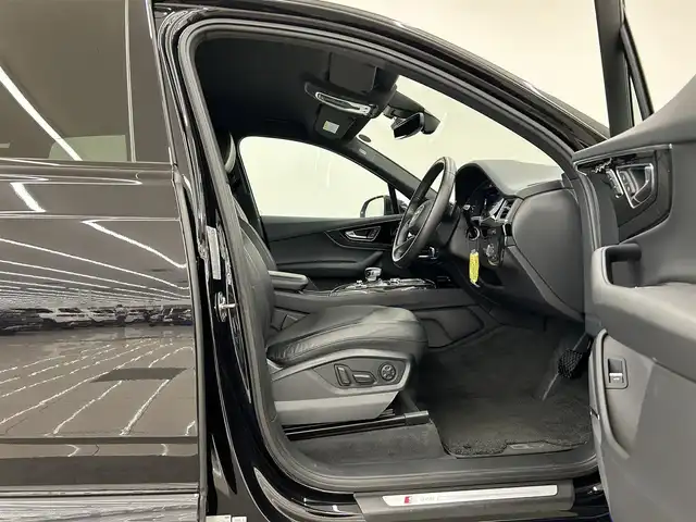 アウディ Ｑ７ ブラックスタイリング 岡山県 2019(令1)年 3.2万km ディープブラックパールエフェクト 125台限定車/特別装備/ブラックスタイリングパッケージ/10Yスポークグロスブラック9J×20AW/ブラックルーフレール/アッパーデコラティブパネル/ローワーデコティブパネル/ブラックヘッドライニング/Bose3Dサウンドシステム/フロアマットコンフォート/マトリクスLEDヘッドライト/S lineエクステリア/プライバシーガラス/アダプティブエアサスペンション/オールホイールステアリング/三列目シート/バーチャルコックピット/4ゾーンデラックスオートマチックエアコンディショナー/アウディサイドアシスト/アウディプレセンスリヤ/MMIナビゲーション