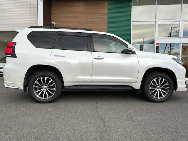 トヨタ ランドクルーザー プラド TX Lパッケージ 静岡県 2021(令3)年 2.5万km ホワイトパールクリスタルシャイン 純正ナビ/AM/FM/BT/フルセグ/全方位カメラ/純正フロアマット/レーダークルーズコントロール/レザーシート/サンルーフ/オートライト/ドライブレコーダー前後/モデリスタエアロ/ETC2.0