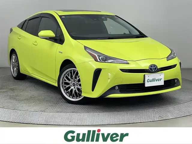 トヨタ プリウス A プレミアム 道央・札幌 2020(令2)年 1.5万km サーモテクトライムグリーン ・４WD/・サンルーフ/・純正９インチSDナビ（NSZT-Y68T）/・CD/DVD/BT/SD/フルセグTV/・ステアリングスイッチ/・パノラミックビューモニター/・ビルトインETC2.0/・純正ナビ連動ドライブレコーダーF+周辺（DED-C68）/・社外ドライブレコーダーF+R（コムテックZDR035）/・トヨタセーフティセンス/・プリクラッシュセーフティ/・レーンキープアシスト/・RCTA（リヤクロストラフィックアラート）/・BSM(ブラインドスポットモニター)/・レーダークルーズコントロール/・コーナーセンサー前後/・アドバンストパーク/・横滑り防止装置/・アイドリングストップ/・HUD/・ドライブモード切替/・EVモード/・１００V電源/・オートマチックハイビーム/・オートライト/・LEDヘッドライト/・LEDフォグランプ/・本革シート/・D+N席シートヒーター/・D+N席シートエアコン/・D席パワーシート/・社外フロアマット（F）/・純正フロアマット（R）/・純正ラゲッジカーゴマット/・トノカバー/・社外１８インチAW（ロクサーニ）/・オートリトラクタブルドアミラー/・ミラーヒーター/・プッシュスタート/・スマートキー/・スペアキー/・取扱説明書/・保証書