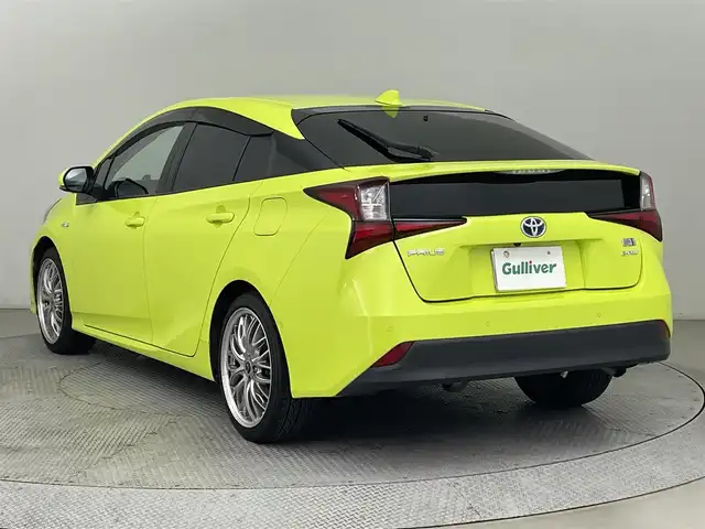 トヨタ プリウス A プレミアム 道央・札幌 2020(令2)年 1.5万km サーモテクトライムグリーン ・４WD/・サンルーフ/・純正９インチSDナビ（NSZT-Y68T）/・CD/DVD/BT/SD/フルセグTV/・ステアリングスイッチ/・パノラミックビューモニター/・ビルトインETC2.0/・純正ナビ連動ドライブレコーダーF+周辺（DED-C68）/・社外ドライブレコーダーF+R（コムテックZDR035）/・トヨタセーフティセンス/・プリクラッシュセーフティ/・レーンキープアシスト/・RCTA（リヤクロストラフィックアラート）/・BSM(ブラインドスポットモニター)/・レーダークルーズコントロール/・コーナーセンサー前後/・アドバンストパーク/・横滑り防止装置/・アイドリングストップ/・HUD/・ドライブモード切替/・EVモード/・１００V電源/・オートマチックハイビーム/・オートライト/・LEDヘッドライト/・LEDフォグランプ/・本革シート/・D+N席シートヒーター/・D+N席シートエアコン/・D席パワーシート/・社外フロアマット（F）/・純正フロアマット（R）/・純正ラゲッジカーゴマット/・トノカバー/・社外１８インチAW（ロクサーニ）/・オートリトラクタブルドアミラー/・ミラーヒーター/・プッシュスタート/・スマートキー/・スペアキー/・取扱説明書/・保証書