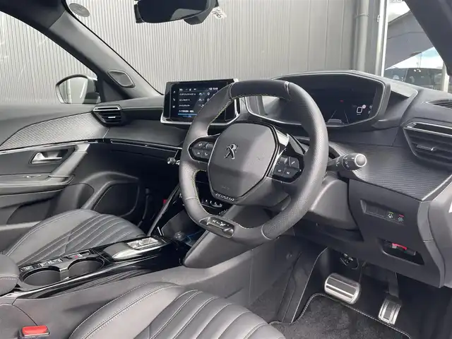 プジョー ２００８ GTパック ブルー HDi 香川県 2022(令4)年 1.1万km ペルラネラブラック 純正オーディオ（アップルカープレイ、BT）/全方位モニター/黒レザーシート/運転席 パワーシート/前席 シートヒーター/サンルーフ/置くだけ充電/ACC