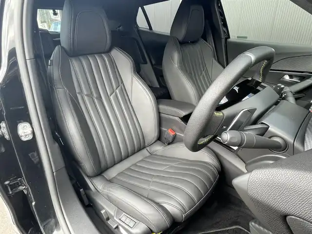 プジョー ２００８ GTパック ブルー HDi 香川県 2022(令4)年 1.1万km ペルラネラブラック 純正オーディオ（アップルカープレイ、BT）/全方位モニター/黒レザーシート/運転席 パワーシート/前席 シートヒーター/サンルーフ/置くだけ充電/ACC