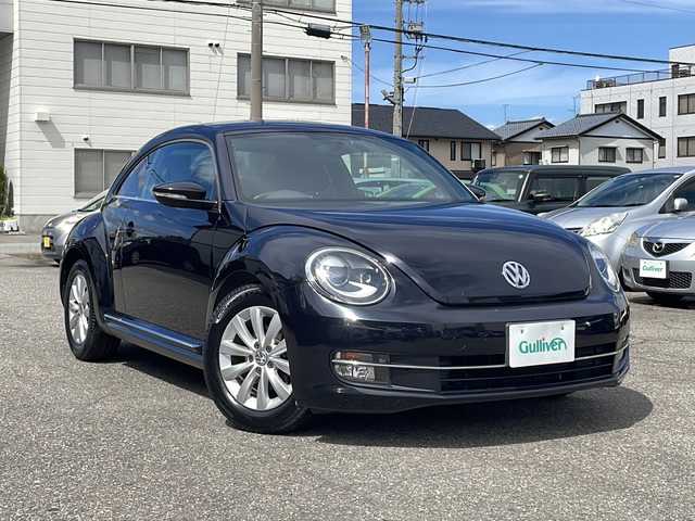 フォルクスワーゲン ザ・ビートル デザイン 福井県 2013(平25)年 6.7万km ディープブラックパールエフェクト 登録時走行距離66768km/社外メモリナビゲーション/（CD/DVD/BT）/バックカメラ/ターボ/HIDヘッドライト/フォグランプ/ミラーヒーター/キーレスキー /純正16インチアルミホイール/電動格納ミラー/保証書/取扱説明書