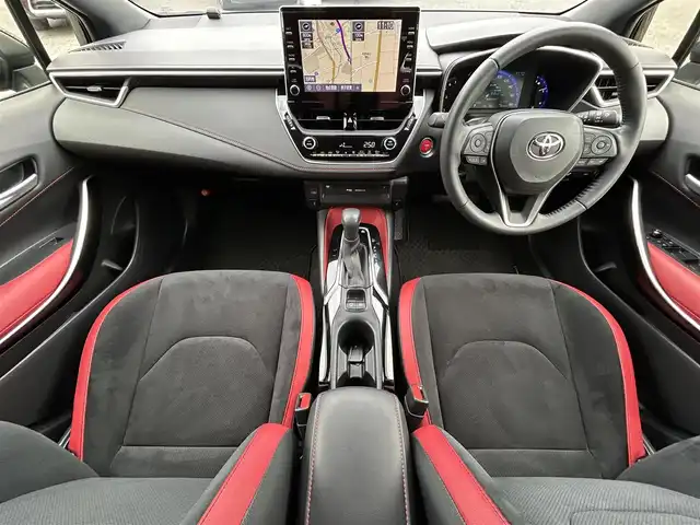 トヨタ カローラ スポーツ ハイブリッドG Z 東京都 2021(令3)年 2.9万km アティチュードブラックマイカ ワンオーナー/R4/5/6/7年分ディーラー整備記録簿あり/赤本革×ウルトラスエードコンビシート/前席シートヒーター/9インチディスプレイオーディオ/バックカメラ/純正ビルトインETC2.0/前後ドライブレコーダー(DRV-MR450)/純正18インチアルミホイール/ステアリングヒーター/Bi-BeamLEDヘッドランプ/インテリジェントクリアランスソナー/パーキングサポートブレーキ/ブラインドスポットモニター/Toyota Safety Sense