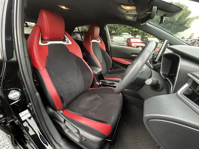 トヨタ カローラ スポーツ ハイブリッドG Z 東京都 2021(令3)年 2.9万km アティチュードブラックマイカ ワンオーナー/R4/5/6/7年分ディーラー整備記録簿あり/赤本革×ウルトラスエードコンビシート/前席シートヒーター/9インチディスプレイオーディオ/バックカメラ/純正ビルトインETC2.0/前後ドライブレコーダー(DRV-MR450)/純正18インチアルミホイール/ステアリングヒーター/Bi-BeamLEDヘッドランプ/インテリジェントクリアランスソナー/パーキングサポートブレーキ/ブラインドスポットモニター/Toyota Safety Sense