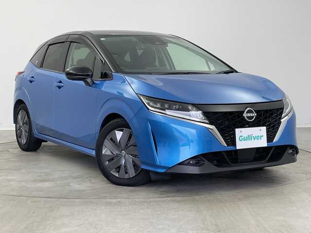 日産 ノート X 新潟県 2020(令2)年 6.7万km ビビットブルー / スーパーブラック 2トーン 純正メモリナビ/　フルセグTV/Bluetooth/AppleCarPlay/USB/プロパイロット/衝突被害軽減ブレーキ/レーンキープアシスト/レーダークルーズコントロール/BSM(ブラインドスポットモニター)/前後コーナーセンサー/インテリジェントルームミラー/ドライブレコーダー/アラウンドビューモニター/ビルトインETC2.0/LEDヘッドライト/オートマチックハイビーム/横滑り防止装置/オートライト/置くだけ充電/ステアリングスイッチ/禁煙車