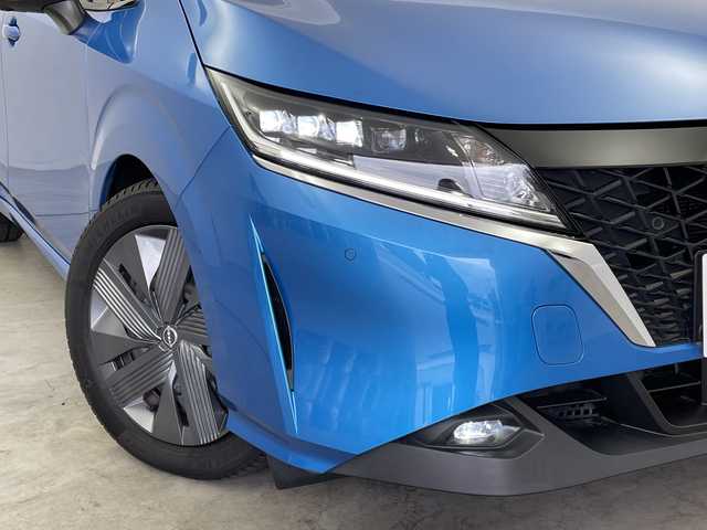 日産 ノート X 新潟県 2020(令2)年 6.7万km ビビットブルー / スーパーブラック 2トーン 純正メモリナビ/　フルセグTV/Bluetooth/AppleCarPlay/USB/プロパイロット/衝突被害軽減ブレーキ/レーンキープアシスト/レーダークルーズコントロール/BSM(ブラインドスポットモニター)/前後コーナーセンサー/インテリジェントルームミラー/ドライブレコーダー/アラウンドビューモニター/ビルトインETC2.0/LEDヘッドライト/オートマチックハイビーム/横滑り防止装置/オートライト/置くだけ充電/ステアリングスイッチ/禁煙車