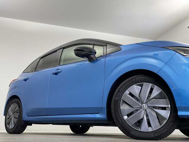 日産 ノート X 新潟県 2020(令2)年 6.7万km ビビットブルー / スーパーブラック 2トーン 純正メモリナビ/　フルセグTV/Bluetooth/AppleCarPlay/USB/プロパイロット/衝突被害軽減ブレーキ/レーンキープアシスト/レーダークルーズコントロール/BSM(ブラインドスポットモニター)/前後コーナーセンサー/インテリジェントルームミラー/ドライブレコーダー/アラウンドビューモニター/ビルトインETC2.0/LEDヘッドライト/オートマチックハイビーム/横滑り防止装置/オートライト/置くだけ充電/ステアリングスイッチ/禁煙車