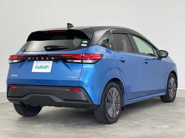 日産 ノート X 新潟県 2020(令2)年 6.7万km ビビットブルー / スーパーブラック 2トーン 純正メモリナビ/　フルセグTV/Bluetooth/AppleCarPlay/USB/プロパイロット/衝突被害軽減ブレーキ/レーンキープアシスト/レーダークルーズコントロール/BSM(ブラインドスポットモニター)/前後コーナーセンサー/インテリジェントルームミラー/ドライブレコーダー/アラウンドビューモニター/ビルトインETC2.0/LEDヘッドライト/オートマチックハイビーム/横滑り防止装置/オートライト/置くだけ充電/ステアリングスイッチ/禁煙車