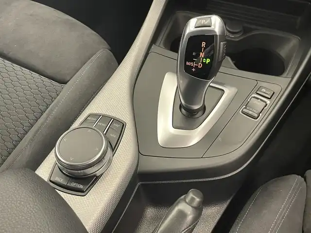 ＢＭＷ １１８ｄ Mスポーツ 岡山県 2017(平29)年 4.1万km アルピンホワイトⅢ BMW純正iDrive 6/Rカメラ/Bluetooth/CD/DVD/AUX/USB/クルーズコントロール/レーンディパーチャーウオーニング/インテリジェントセーフティー/ETC/LEDヘッドライト/リアPDC/オートライト/アンビエントライト（2色）