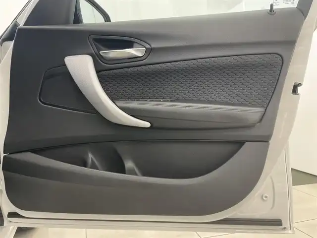 ＢＭＷ １１８ｄ Mスポーツ 岡山県 2017(平29)年 4.1万km アルピンホワイトⅢ BMW純正iDrive 6/Rカメラ/Bluetooth/CD/DVD/AUX/USB/クルーズコントロール/レーンディパーチャーウオーニング/インテリジェントセーフティー/ETC/LEDヘッドライト/リアPDC/オートライト/アンビエントライト（2色）