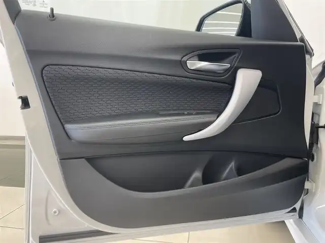 ＢＭＷ １１８ｄ Mスポーツ 岡山県 2017(平29)年 4.1万km アルピンホワイトⅢ BMW純正iDrive 6/Rカメラ/Bluetooth/CD/DVD/AUX/USB/クルーズコントロール/レーンディパーチャーウオーニング/インテリジェントセーフティー/ETC/LEDヘッドライト/リアPDC/オートライト/アンビエントライト（2色）