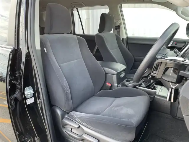 トヨタ ランドクルーザー プラド TX 佐賀県 2019(令1)年 5.1万km ブラック ワンオーナー/フルタイム4WD/社外9インチメモリーナビゲーション/・フルセグTV/CD/DVD/SD/USB/Bluetooth/バックカメラ/前後ドライブレコーダー/ビルトインETC/ISOFIX対応/ステアリングリモコン/純正17インチアルミホイール/純正LEDヘッドライト/・オートマチックハイビーム/純正LEDフォグランプ/純正フロアマット/純正ドアバイザ―/新車保証書/取扱説明書/スペアキー１本/トヨタセーフティセンス/・レーダークルーズコントロール/・レーンディパーチャーアラート/・プリクラッシュセーフティ/・クリアランスソナー/・横滑り防止装置