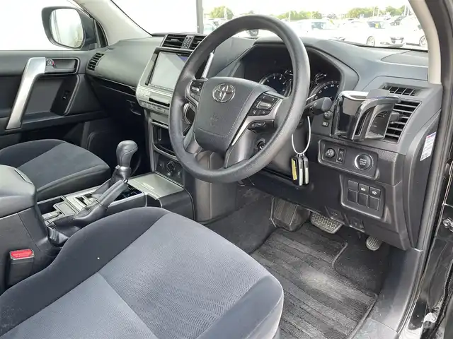 トヨタ ランドクルーザー プラド TX 佐賀県 2019(令1)年 5.1万km ブラック ワンオーナー/フルタイム4WD/社外9インチメモリーナビゲーション/・フルセグTV/CD/DVD/SD/USB/Bluetooth/バックカメラ/前後ドライブレコーダー/ビルトインETC/ISOFIX対応/ステアリングリモコン/純正17インチアルミホイール/純正LEDヘッドライト/・オートマチックハイビーム/純正LEDフォグランプ/純正フロアマット/純正ドアバイザ―/新車保証書/取扱説明書/スペアキー１本/トヨタセーフティセンス/・レーダークルーズコントロール/・レーンディパーチャーアラート/・プリクラッシュセーフティ/・クリアランスソナー/・横滑り防止装置