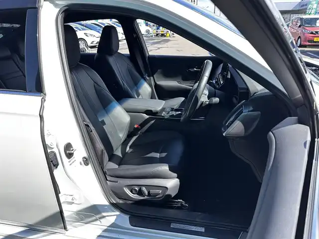 トヨタ クラウン ハイブリッド RS アドバンス 宮城県 2021(令3)年 3.5万km プレシャスホワイトパール セーフティパッケージプラス/・デジタルインナーミラー/・パーキングサポートブレーキ/リアカメラディテクション/・パノラミックビューモニター/＝＝＝/モデリスタエアロ/ダウンサス/マフラーカッター/社外20インチAW/トヨタセーフティセンス/・プリクラッシュセーフティ/・レーントレーシングアシスト/・レーダークルーズコントロール/・アダプティブドライビングビーム/・ロードサインアシスト/・先行車発進告知機能/・ドライバー異常時対応システム/ブラインドスポットモニター/リアクロストラフィックオートブレーキ/リアクロストラフィックアラート/ヘッドアップディスプレイ/純正12.3インチナビ/フルセグTV/Bluetooth/CD/DVD/ビルトインETC2.0/ドライブレコーダー/黒革シート/シートヒーター/ベンチレーション/パワーシート/本革巻きステアリング/ステアリングヒーター/パドルシフト/電動パーキングブレーキ/ブレーキホールド/3眼LEDヘッドランプ/シーケンシャルターンランプ/純正フロアマット/純正ドアバイザー