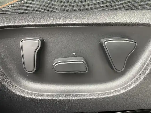 トヨタ ヤリスクロス ハイブリッド Z アドベンチャー 大阪府 2025(令7)年 0.1千km ベージュ トヨタセーフティセンス/　・プリクラッシュセーフティ　PCS/　・レーントレーシングアシスト　LTA/　・レーンディパーチャーアラート　LDA/　・レーダークルーズコントロール　ACC/　・ロードサインアシスト　RSA/　・フロントクロストラフィックアラート　FCTA/　・リアクロストラフィックアラート　RCTA/　・プロアクティブドライビングアシスト　PDA/　・発信遅れ告知機能　TMN/純正8インチディスプレイオーディオ/　Bluetooth/フルセグTV/FM/AM/HDMI/パノラミックビューモニター/バック/フロント/サイドカメラ/LEDオートライト/オートマチックハイビーム　AHB/フォグランプ/ハーフレザーシート/前席シートヒーター/パーキングサポートブレーキ　PSB/ブラインドスポットモニター　BSM/本革巻きステアリング/ステアリングヒーター/スマートキー/ビルトインETC2.0/ウィンカーミラー