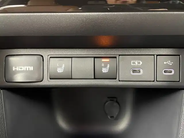 トヨタ ヤリスクロス ハイブリッド Z アドベンチャー 大阪府 2025(令7)年 0.1千km ベージュ トヨタセーフティセンス/　・プリクラッシュセーフティ　PCS/　・レーントレーシングアシスト　LTA/　・レーンディパーチャーアラート　LDA/　・レーダークルーズコントロール　ACC/　・ロードサインアシスト　RSA/　・フロントクロストラフィックアラート　FCTA/　・リアクロストラフィックアラート　RCTA/　・プロアクティブドライビングアシスト　PDA/　・発信遅れ告知機能　TMN/純正8インチディスプレイオーディオ/　Bluetooth/フルセグTV/FM/AM/HDMI/パノラミックビューモニター/バック/フロント/サイドカメラ/LEDオートライト/オートマチックハイビーム　AHB/フォグランプ/ハーフレザーシート/前席シートヒーター/パーキングサポートブレーキ　PSB/ブラインドスポットモニター　BSM/本革巻きステアリング/ステアリングヒーター/スマートキー/ビルトインETC2.0/ウィンカーミラー