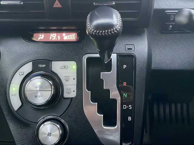 トヨタ シエンタ G 茨城県 2015(平27)年 5.6万km レッドマイカM 社外ナビ/　　【BT/CD/DVD/フルセグ】/フリップダウンモニター/HDMI/前後ドライブレコーダー/両側パワースライドドア/アイドリングストップ/LEDオートライト/純正16インチアルミホイール/ビルトインETC/スマートキー