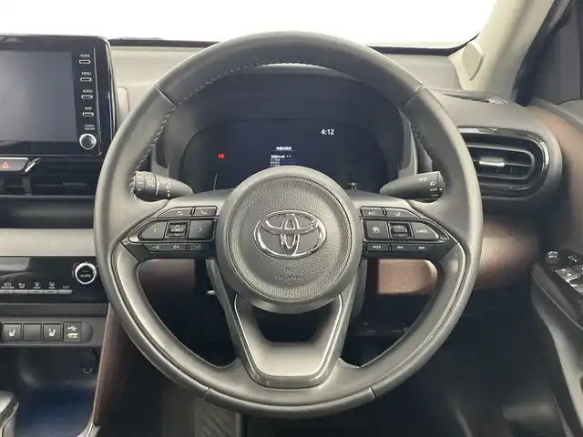 トヨタ ヤリスクロス ハイブリッド Z 新潟県 2021(令3)年 4.6万km ブラックマイカ/ホワイトパールクリスタルシャイン 2トーン 8インチディスプレイオーディオ/バックカメラ/追従型クルーズコントロール/オートブレーキホールド/フロントフォグランプ/純正18インチAW/ビルトインETC2.0/レーンキープアシスト/衝突軽減システム/前後コーナーセンサー/前後ドライブレコーダー/オートライト/オートハイビーム/LEDヘッドライト/革調シートカバー