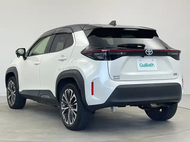 トヨタ ヤリスクロス ハイブリッド Z 新潟県 2021(令3)年 4.6万km ブラックマイカ/ホワイトパールクリスタルシャイン 2トーン 8インチディスプレイオーディオ/バックカメラ/追従型クルーズコントロール/オートブレーキホールド/フロントフォグランプ/純正18インチAW/ビルトインETC2.0/レーンキープアシスト/衝突軽減システム/前後コーナーセンサー/前後ドライブレコーダー/オートライト/オートハイビーム/LEDヘッドライト/革調シートカバー