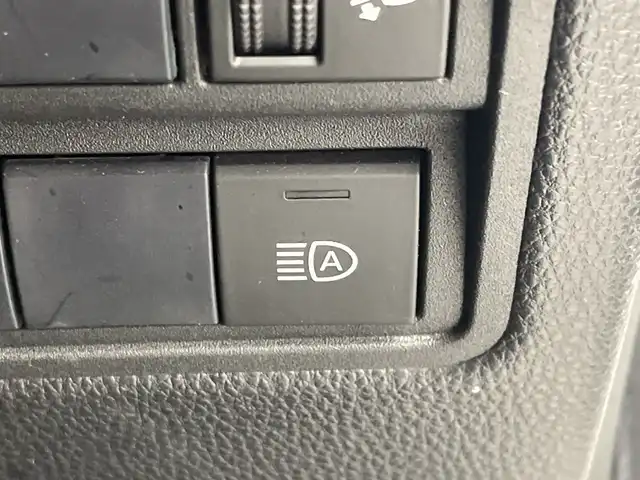 トヨタ ヤリスクロス ハイブリッド Z 新潟県 2021(令3)年 4.6万km ブラックマイカ/ホワイトパールクリスタルシャイン 2トーン 8インチディスプレイオーディオ/バックカメラ/追従型クルーズコントロール/オートブレーキホールド/フロントフォグランプ/純正18インチAW/ビルトインETC2.0/レーンキープアシスト/衝突軽減システム/前後コーナーセンサー/前後ドライブレコーダー/オートライト/オートハイビーム/LEDヘッドライト/革調シートカバー