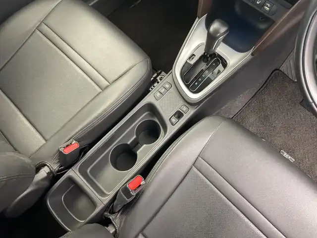 トヨタ ヤリスクロス ハイブリッド Z 新潟県 2021(令3)年 4.6万km ブラックマイカ/ホワイトパールクリスタルシャイン 2トーン 8インチディスプレイオーディオ/バックカメラ/追従型クルーズコントロール/オートブレーキホールド/フロントフォグランプ/純正18インチAW/ビルトインETC2.0/レーンキープアシスト/衝突軽減システム/前後コーナーセンサー/前後ドライブレコーダー/オートライト/オートハイビーム/LEDヘッドライト/革調シートカバー