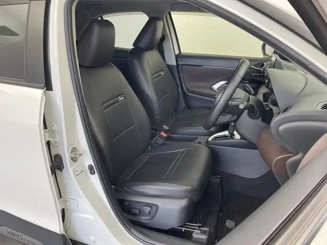 トヨタ ヤリスクロス ハイブリッド Z 新潟県 2021(令3)年 4.6万km ブラックマイカ/ホワイトパールクリスタルシャイン 2トーン 8インチディスプレイオーディオ/バックカメラ/追従型クルーズコントロール/オートブレーキホールド/フロントフォグランプ/純正18インチAW/ビルトインETC2.0/レーンキープアシスト/衝突軽減システム/前後コーナーセンサー/前後ドライブレコーダー/オートライト/オートハイビーム/LEDヘッドライト/革調シートカバー