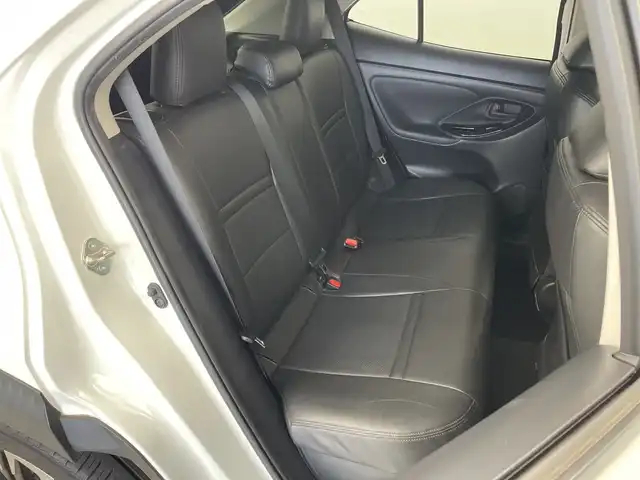 トヨタ ヤリスクロス ハイブリッド Z 新潟県 2021(令3)年 4.6万km ブラックマイカ/ホワイトパールクリスタルシャイン 2トーン 8インチディスプレイオーディオ/バックカメラ/追従型クルーズコントロール/オートブレーキホールド/フロントフォグランプ/純正18インチAW/ビルトインETC2.0/レーンキープアシスト/衝突軽減システム/前後コーナーセンサー/前後ドライブレコーダー/オートライト/オートハイビーム/LEDヘッドライト/革調シートカバー