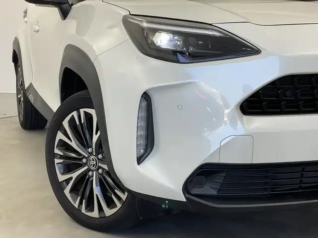 トヨタ ヤリスクロス ハイブリッド Z 新潟県 2021(令3)年 4.6万km ブラックマイカ/ホワイトパールクリスタルシャイン 2トーン 8インチディスプレイオーディオ/バックカメラ/追従型クルーズコントロール/オートブレーキホールド/フロントフォグランプ/純正18インチAW/ビルトインETC2.0/レーンキープアシスト/衝突軽減システム/前後コーナーセンサー/前後ドライブレコーダー/オートライト/オートハイビーム/LEDヘッドライト/革調シートカバー