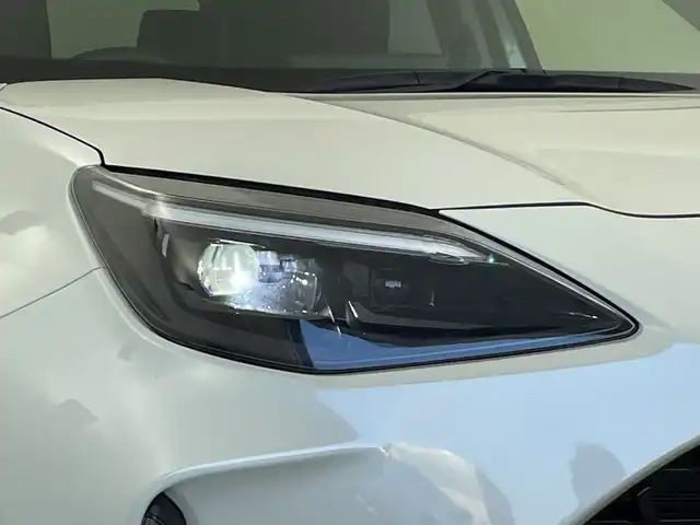 トヨタ ヤリスクロス ハイブリッド Z 新潟県 2021(令3)年 4.6万km ブラックマイカ/ホワイトパールクリスタルシャイン 2トーン 8インチディスプレイオーディオ/バックカメラ/追従型クルーズコントロール/オートブレーキホールド/フロントフォグランプ/純正18インチAW/ビルトインETC2.0/レーンキープアシスト/衝突軽減システム/前後コーナーセンサー/前後ドライブレコーダー/オートライト/オートハイビーム/LEDヘッドライト/革調シートカバー