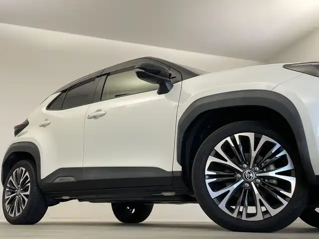 トヨタ ヤリスクロス ハイブリッド Z 新潟県 2021(令3)年 4.6万km ブラックマイカ/ホワイトパールクリスタルシャイン 2トーン 8インチディスプレイオーディオ/バックカメラ/追従型クルーズコントロール/オートブレーキホールド/フロントフォグランプ/純正18インチAW/ビルトインETC2.0/レーンキープアシスト/衝突軽減システム/前後コーナーセンサー/前後ドライブレコーダー/オートライト/オートハイビーム/LEDヘッドライト/革調シートカバー