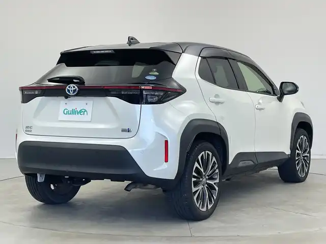 トヨタ ヤリスクロス ハイブリッド Z 新潟県 2021(令3)年 4.6万km ブラックマイカ/ホワイトパールクリスタルシャイン 2トーン 8インチディスプレイオーディオ/バックカメラ/追従型クルーズコントロール/オートブレーキホールド/フロントフォグランプ/純正18インチAW/ビルトインETC2.0/レーンキープアシスト/衝突軽減システム/前後コーナーセンサー/前後ドライブレコーダー/オートライト/オートハイビーム/LEDヘッドライト/革調シートカバー
