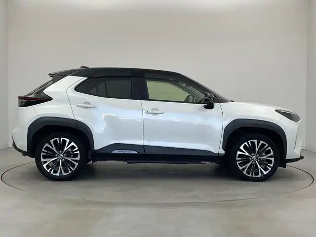 トヨタ ヤリスクロス ハイブリッド Z 新潟県 2021(令3)年 4.6万km ブラックマイカ/ホワイトパールクリスタルシャイン 2トーン 8インチディスプレイオーディオ/バックカメラ/追従型クルーズコントロール/オートブレーキホールド/フロントフォグランプ/純正18インチAW/ビルトインETC2.0/レーンキープアシスト/衝突軽減システム/前後コーナーセンサー/前後ドライブレコーダー/オートライト/オートハイビーム/LEDヘッドライト/革調シートカバー