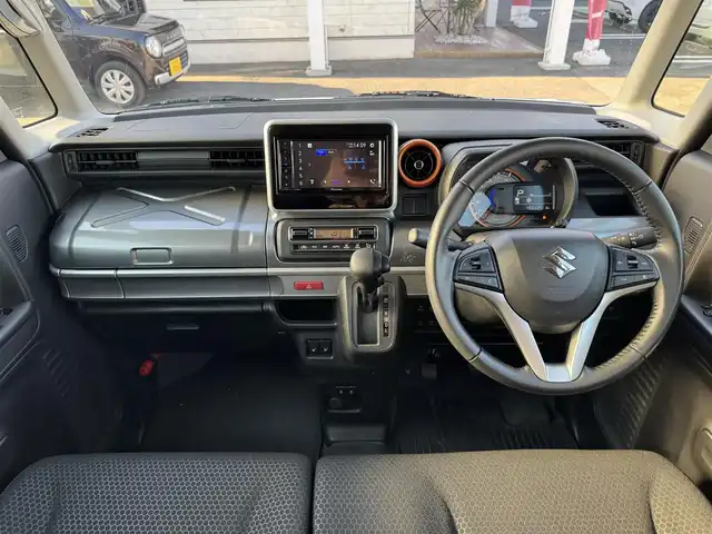 スズキ スペーシア ギア HYBRID XZ 三重県 2020(令2)年 5万km ピュアホワイトP ワンオーナー/セーフティサポート/・デュアルカメラブレーキサポート/・車線逸脱警報機能/・先行車発進お知らせ機能/・アダプティブクルーズコントロール/・後方誤発進抑制機能/・誤発進抑制機能/・ふらつき警報機能/・ハイビームアシスト/・高台寺ブレーキサポート/・リアパーキングセンサー/パイオニア製ディスプレイオーディオ/【PVH-9300DVSZS】/・CD/DVD/・Android Auto/・Apple CarPlay/・Bluetooth/バックカメラ/両側パワースライドドア/前席シートヒーター/スリムサーキュレーター/パーソナルテーブル(後席右側)/ロールサンシェイド(リアドア)/純正14インチ9ホールブラック塗装AW(ハーフホイールキャップ付)/ガンメタリック枠付LEDヘッドランプ/・オートライト/ハイビームアシスト/LEDフォグランプ/プッシュエンジンスタート/スマートキー×2/新車時保証書/取扱説明書