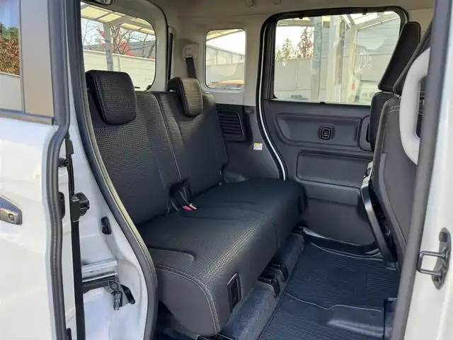 スズキ スペーシア ギア HYBRID XZ 三重県 2020(令2)年 5万km ピュアホワイトP ワンオーナー/セーフティサポート/・デュアルカメラブレーキサポート/・車線逸脱警報機能/・先行車発進お知らせ機能/・アダプティブクルーズコントロール/・後方誤発進抑制機能/・誤発進抑制機能/・ふらつき警報機能/・ハイビームアシスト/・高台寺ブレーキサポート/・リアパーキングセンサー/パイオニア製ディスプレイオーディオ/【PVH-9300DVSZS】/・CD/DVD/・Android Auto/・Apple CarPlay/・Bluetooth/バックカメラ/両側パワースライドドア/前席シートヒーター/スリムサーキュレーター/パーソナルテーブル(後席右側)/ロールサンシェイド(リアドア)/純正14インチ9ホールブラック塗装AW(ハーフホイールキャップ付)/ガンメタリック枠付LEDヘッドランプ/・オートライト/ハイビームアシスト/LEDフォグランプ/プッシュエンジンスタート/スマートキー×2/新車時保証書/取扱説明書