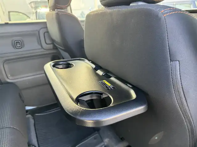 スズキ スペーシア ギア HYBRID XZ 三重県 2020(令2)年 5万km ピュアホワイトP ワンオーナー/セーフティサポート/・デュアルカメラブレーキサポート/・車線逸脱警報機能/・先行車発進お知らせ機能/・アダプティブクルーズコントロール/・後方誤発進抑制機能/・誤発進抑制機能/・ふらつき警報機能/・ハイビームアシスト/・高台寺ブレーキサポート/・リアパーキングセンサー/パイオニア製ディスプレイオーディオ/【PVH-9300DVSZS】/・CD/DVD/・Android Auto/・Apple CarPlay/・Bluetooth/バックカメラ/両側パワースライドドア/前席シートヒーター/スリムサーキュレーター/パーソナルテーブル(後席右側)/ロールサンシェイド(リアドア)/純正14インチ9ホールブラック塗装AW(ハーフホイールキャップ付)/ガンメタリック枠付LEDヘッドランプ/・オートライト/ハイビームアシスト/LEDフォグランプ/プッシュエンジンスタート/スマートキー×2/新車時保証書/取扱説明書