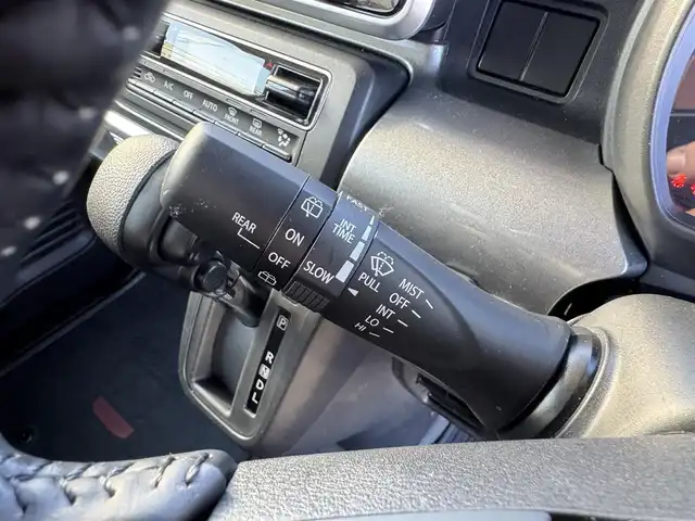 スズキ スペーシア ギア HYBRID XZ 三重県 2020(令2)年 5万km ピュアホワイトP ワンオーナー/セーフティサポート/・デュアルカメラブレーキサポート/・車線逸脱警報機能/・先行車発進お知らせ機能/・アダプティブクルーズコントロール/・後方誤発進抑制機能/・誤発進抑制機能/・ふらつき警報機能/・ハイビームアシスト/・高台寺ブレーキサポート/・リアパーキングセンサー/パイオニア製ディスプレイオーディオ/【PVH-9300DVSZS】/・CD/DVD/・Android Auto/・Apple CarPlay/・Bluetooth/バックカメラ/両側パワースライドドア/前席シートヒーター/スリムサーキュレーター/パーソナルテーブル(後席右側)/ロールサンシェイド(リアドア)/純正14インチ9ホールブラック塗装AW(ハーフホイールキャップ付)/ガンメタリック枠付LEDヘッドランプ/・オートライト/ハイビームアシスト/LEDフォグランプ/プッシュエンジンスタート/スマートキー×2/新車時保証書/取扱説明書