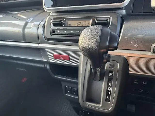 スズキ スペーシア ギア HYBRID XZ 三重県 2020(令2)年 5万km ピュアホワイトP ワンオーナー/セーフティサポート/・デュアルカメラブレーキサポート/・車線逸脱警報機能/・先行車発進お知らせ機能/・アダプティブクルーズコントロール/・後方誤発進抑制機能/・誤発進抑制機能/・ふらつき警報機能/・ハイビームアシスト/・高台寺ブレーキサポート/・リアパーキングセンサー/パイオニア製ディスプレイオーディオ/【PVH-9300DVSZS】/・CD/DVD/・Android Auto/・Apple CarPlay/・Bluetooth/バックカメラ/両側パワースライドドア/前席シートヒーター/スリムサーキュレーター/パーソナルテーブル(後席右側)/ロールサンシェイド(リアドア)/純正14インチ9ホールブラック塗装AW(ハーフホイールキャップ付)/ガンメタリック枠付LEDヘッドランプ/・オートライト/ハイビームアシスト/LEDフォグランプ/プッシュエンジンスタート/スマートキー×2/新車時保証書/取扱説明書