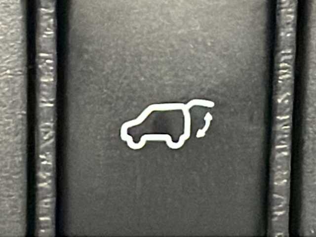 トヨタ ハリアー プレミアム スタイルモーヴ 道北・旭川 2016(平28)年 10.3万km スパークリングブラックパールクリスタルシャイン /4WD//禁煙車//9型アルパインナビ/BT/フルセグ/SD/MSV/CD/DVD//パワーバックドア//ハーフレザーシート//前席パワーシート//前席シートヒーター//運転席メモリーシート//LDA/ICS/PCS/ACC/クリアランスソナー/オートマチックハイビーム//革巻きステアリング//ステアリングスイッチ//オートライト//LEDヘッドライト//フォグランプ//オートエアコン//オートワイパー//純正フロアマット//アイドリングストップ//ビルトインETC//ドライブレコーダー//オートリトラクタブルミラー//電動チルトステアリング//純正ラゲッジマット//保証書//スペアキー