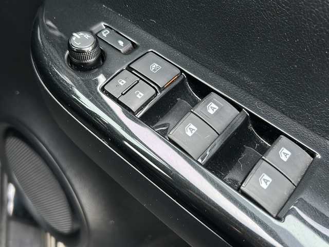 トヨタ ハイラックス Z 秋田県 2019(平31)年 15.1万km アティチュードブラックマイカ ・社外ナビ/・衝突軽減/・バックカメラ/・ＥＴＣ/・Bluetooth/・ＣＤ/・ＤＶＤ/・フルセグ/・センターデフロック/・ダウンヒルアシスト/・パワーウィンドウ/・パワーステアリング/・横滑り防止/・オートライト/・LED/・レーンキープアシスト/・ワンオーナー