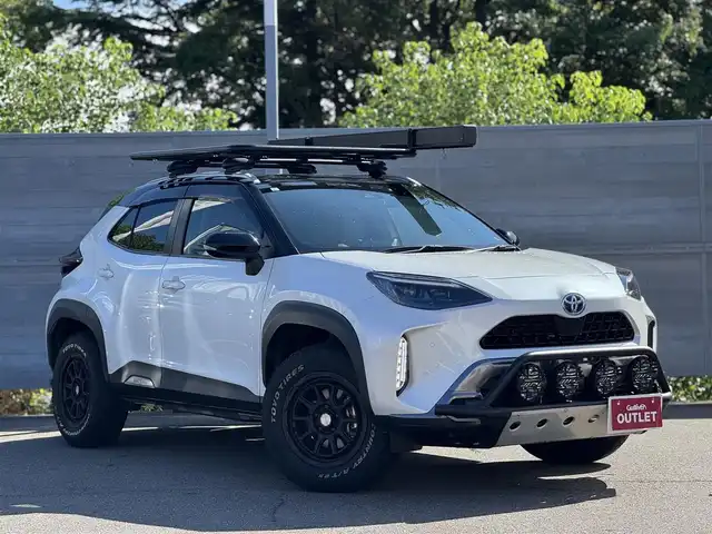 トヨタ ヤリスクロス ハイブリッド Z アドベンチャー 三重県 2022(令4)年 2.6万km ブラックマイカ/プラチナホワイトパールマイカ Weds ADVENTURE MUD VANCE 17インチAW/ TOYO オープンカントリーA/T EXタイヤ/社外バンパーガード/IPFフォグランプ/社外ヒッチメンバー/INNOルーフキャリアベース/社外ルーフラック/YUELANGサイドウォーニング/社外Dリングシャックル/社外スペーサー/社外スタビスペーサー/セーフティセンス/ツートーンカラー(オプション)/寒冷地仕様(オプション)/ブラインドスポットモニター(オプション)/純正8インチディスプレイモニター/・Bluetooth/バックカメラ/クリアランスソナー /レーダークルーズコントロール/mirumoeye前後ドライブレコーダー/運転席パワーシート/前席シートヒーター/ビルトインETC/LEDヘッドランプ/・オートライト/オートマチックハイビーム/LEDフォグランプ/プッシュエンジンスタート/スマートキー×2/新車時保証書/取扱説明書