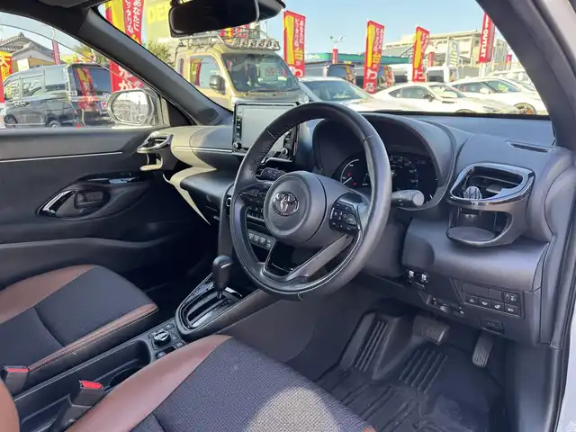 トヨタ ヤリスクロス ハイブリッド Z アドベンチャー 三重県 2022(令4)年 2.6万km ブラックマイカ/プラチナホワイトパールマイカ Weds ADVENTURE MUD VANCE 17インチAW/ TOYO オープンカントリーA/T EXタイヤ/社外バンパーガード/IPFフォグランプ/社外ヒッチメンバー/INNOルーフキャリアベース/社外ルーフラック/YUELANGサイドウォーニング/社外Dリングシャックル/社外スペーサー/社外スタビスペーサー/セーフティセンス/ツートーンカラー(オプション)/寒冷地仕様(オプション)/ブラインドスポットモニター(オプション)/純正8インチディスプレイモニター/・Bluetooth/バックカメラ/クリアランスソナー /レーダークルーズコントロール/mirumoeye前後ドライブレコーダー/運転席パワーシート/前席シートヒーター/ビルトインETC/LEDヘッドランプ/・オートライト/オートマチックハイビーム/LEDフォグランプ/プッシュエンジンスタート/スマートキー×2/新車時保証書/取扱説明書