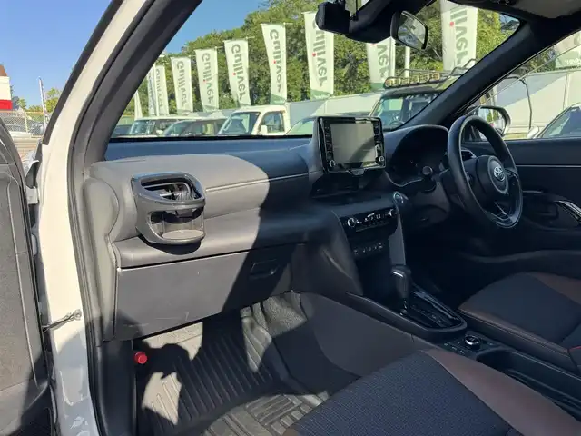 トヨタ ヤリスクロス ハイブリッド Z アドベンチャー 三重県 2022(令4)年 2.6万km ブラックマイカ/プラチナホワイトパールマイカ Weds ADVENTURE MUD VANCE 17インチAW/ TOYO オープンカントリーA/T EXタイヤ/社外バンパーガード/IPFフォグランプ/社外ヒッチメンバー/INNOルーフキャリアベース/社外ルーフラック/YUELANGサイドウォーニング/社外Dリングシャックル/社外スペーサー/社外スタビスペーサー/セーフティセンス/ツートーンカラー(オプション)/寒冷地仕様(オプション)/ブラインドスポットモニター(オプション)/純正8インチディスプレイモニター/・Bluetooth/バックカメラ/クリアランスソナー /レーダークルーズコントロール/mirumoeye前後ドライブレコーダー/運転席パワーシート/前席シートヒーター/ビルトインETC/LEDヘッドランプ/・オートライト/オートマチックハイビーム/LEDフォグランプ/プッシュエンジンスタート/スマートキー×2/新車時保証書/取扱説明書