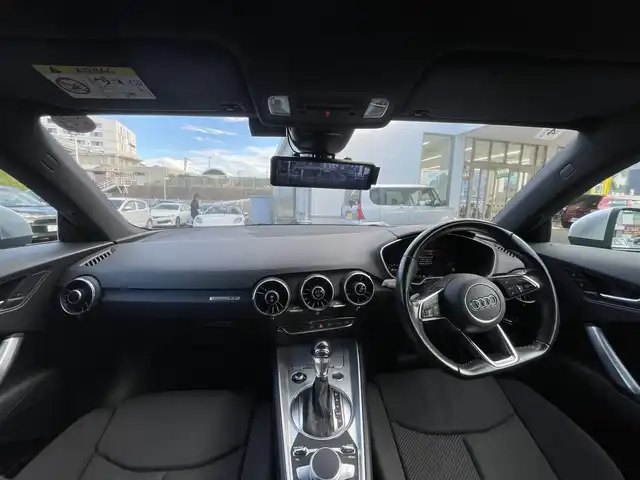 アウディ ＴＴクーペ 2．0 TFSI 長崎県 2015(平27)年 8万km ミトスブラックメタリック 純正ナビ（AM、FM、BT、フルセグ）/MT付きAT/パドルシフト/ETC/デジタルインナーミラー型ドラレコ/ステアリングスイッチ/バーチャルコックピット/電動リアスポイラー/革巻きステアリング/フロアマット/取扱説明書/保証書