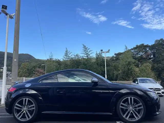 アウディ ＴＴクーペ 2．0 TFSI 長崎県 2015(平27)年 8万km ミトスブラックメタリック 純正ナビ（AM、FM、BT、フルセグ）/MT付きAT/パドルシフト/ETC/デジタルインナーミラー型ドラレコ/ステアリングスイッチ/バーチャルコックピット/電動リアスポイラー/革巻きステアリング/フロアマット/取扱説明書/保証書